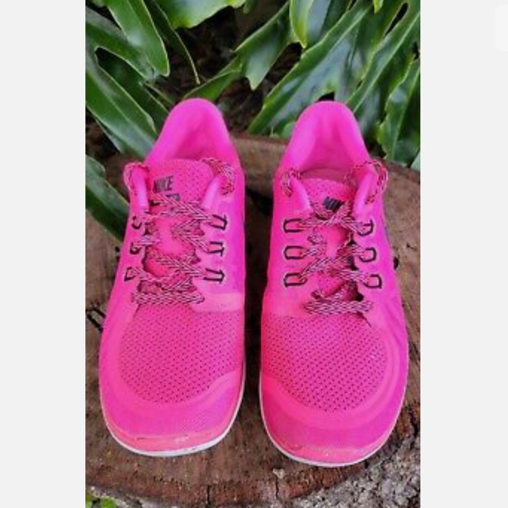 NIKE RUNNING SHOES WOMENS SIZE 6.5 Y